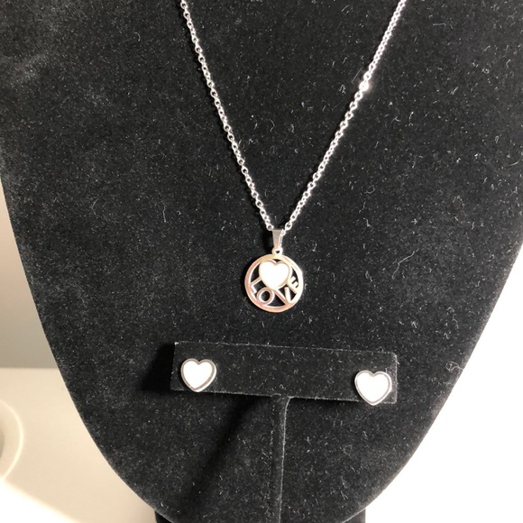 Earrings and necklace  Heart shape - Picture 7 of 8